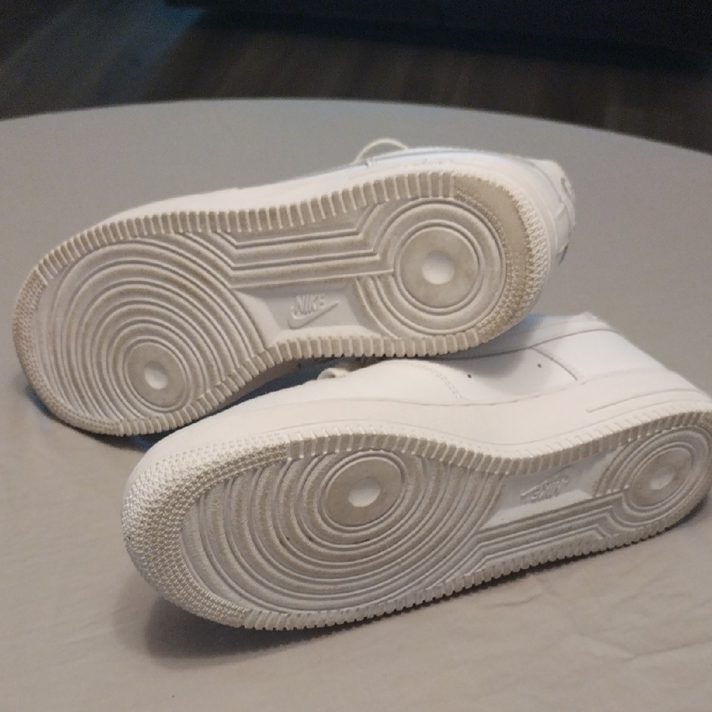 Nike Air Force One - Picture 9 of 17